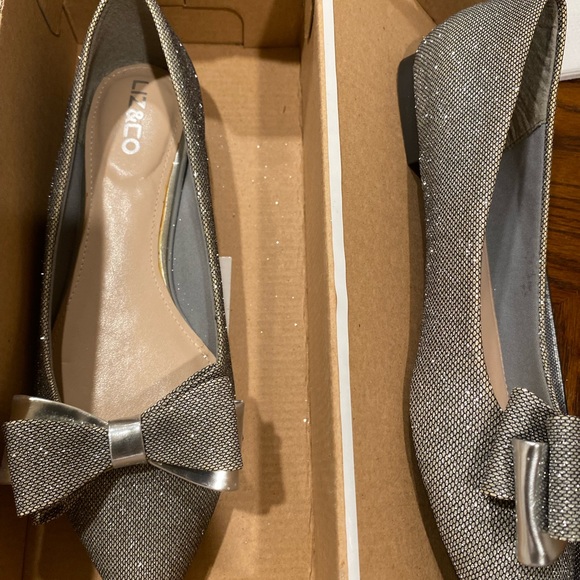 liz & co. Shoes Ladies Flat Silver Glitter Dress Shoe With A Bow